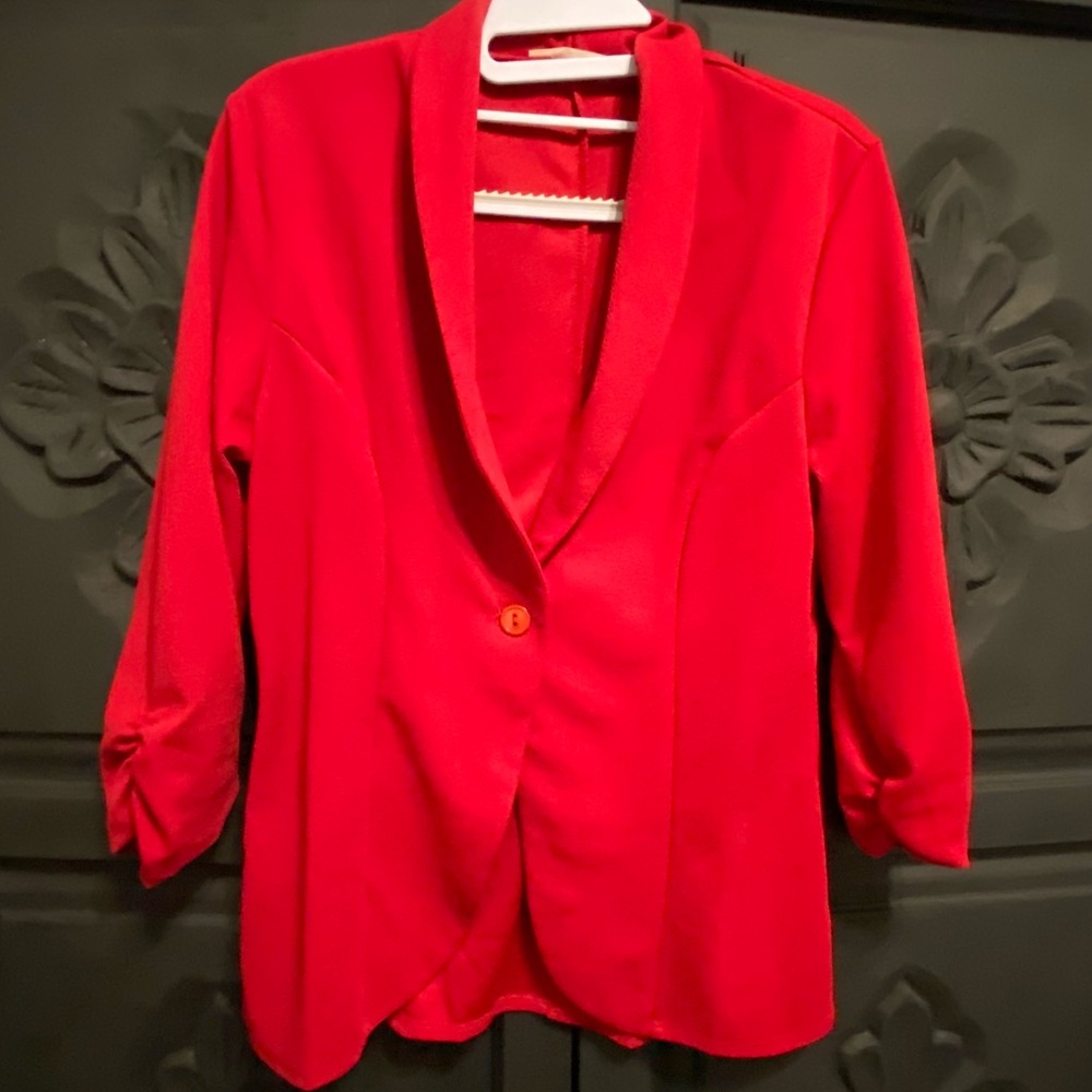 Minefree Vibrant Red Lightweight Blazer with 3/4 Length Sleeves 
Size Medium